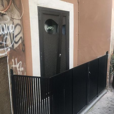 The Essential Trastevere Design Studio Rome Exterior photo