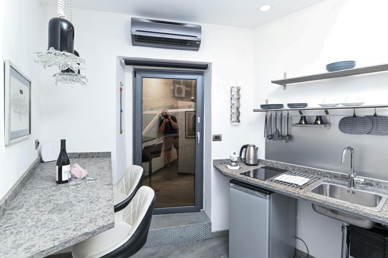 The Essential Trastevere Design Studio Rome Exterior photo