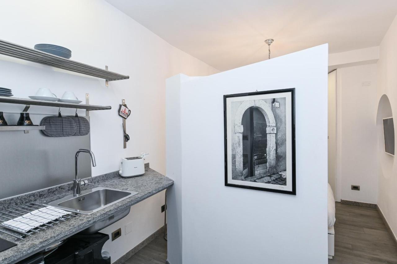 The Essential Trastevere Design Studio Rome Exterior photo
