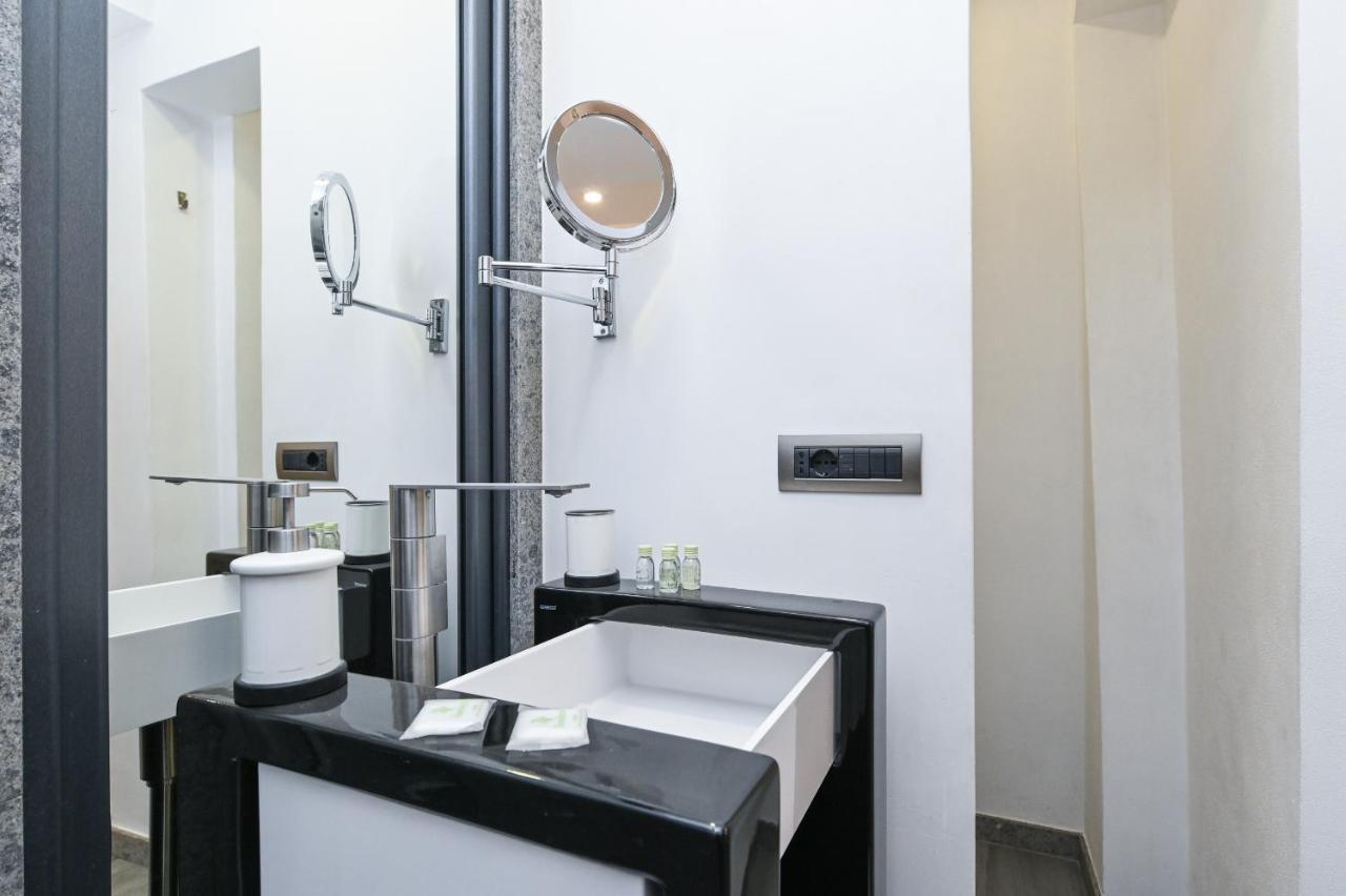 The Essential Trastevere Design Studio Rome Exterior photo
