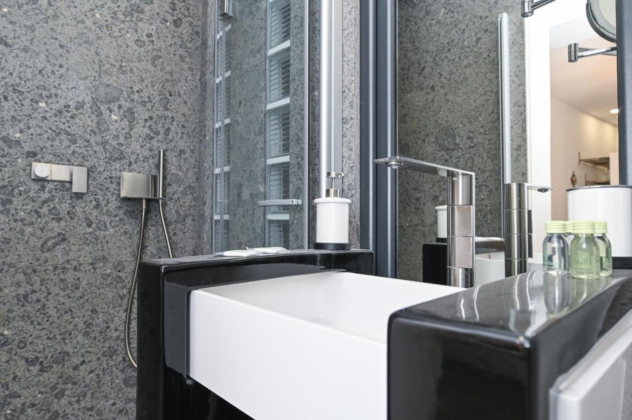 The Essential Trastevere Design Studio Rome Exterior photo