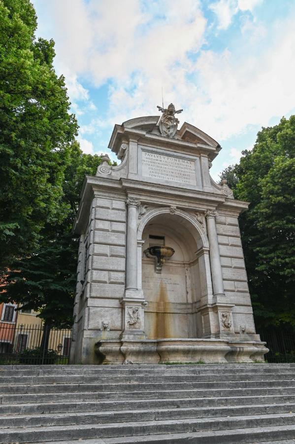 The Essential Trastevere Design Studio Rome Exterior photo