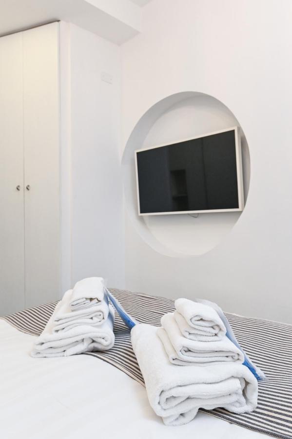 The Essential Trastevere Design Studio Rome Exterior photo