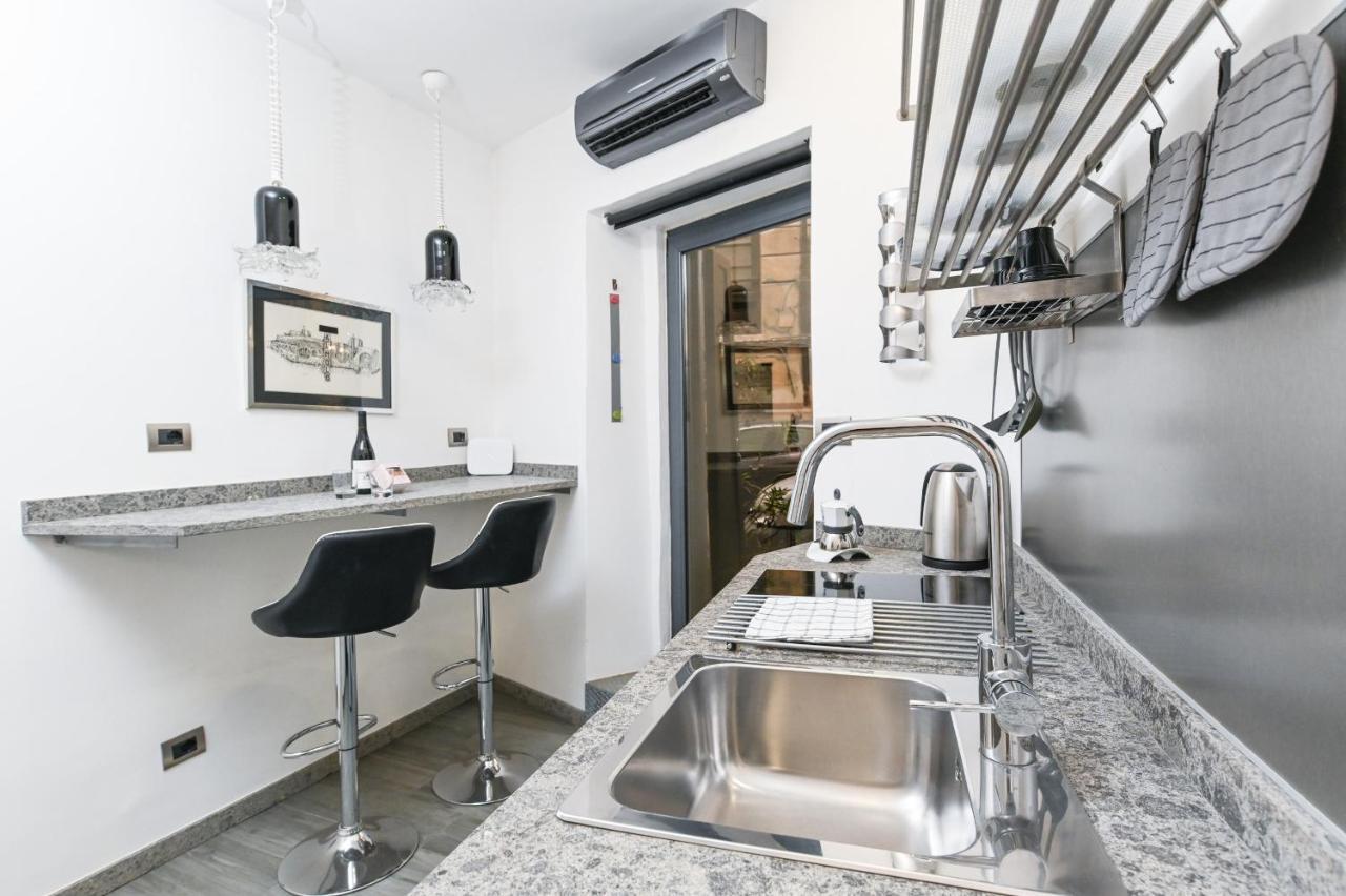 The Essential Trastevere Design Studio Rome Exterior photo
